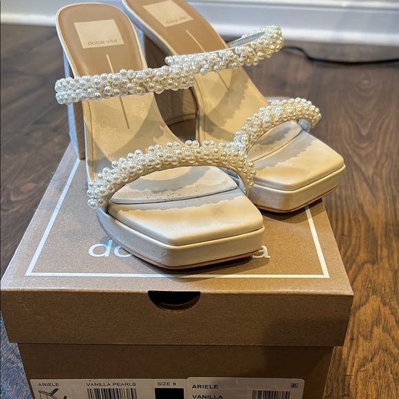 Dolce Vita Cream Heels with Chunky Design - Picture 3 of 6